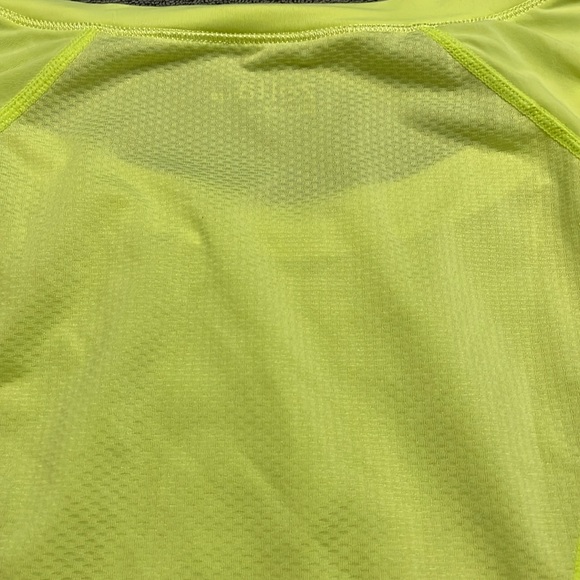 Set of TWO Zella Women’s lightweight mesh short sleeve tops. Pink, Neon Yellow L - Picture 6 of 13